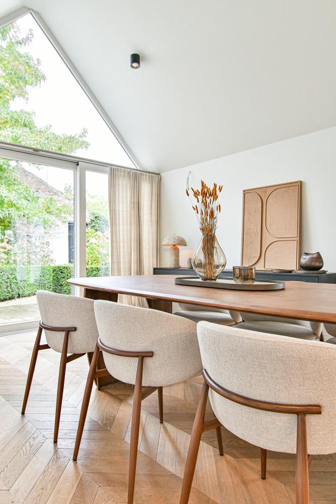 stoel, interieurstaging, casa nova , brugge , vastgoedstyling